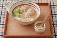 薬味を加えると、飽きずにおいしく食べられます。七味唐辛子やゆずこしょうなどはもちろんですが、意外によく合うのが白こしょう。みその風味が引き立って、しまった印象になります。