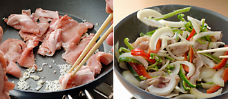 フライパンにサラダ油を中火で熱し、にんにくを炒める。豚肉を加えて炒め、肉の色が変わったら、玉ねぎ、ピーマン、パプリカを加え、塩、こしょうをふって炒め合わせる。