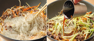 野菜に火が通ったら春雨、豆もやしを加えて炒め、きゅうり、Aを加えて水分をとばすように炒め合わせる。全体に味がなじんだら火を止め、器に盛り、糸唐辛子をのせる。