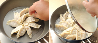 フライパンにサラダ油大さじ1と1/2を中火で熱し、真ん中に餃子をのせる。そこから円になるように餃子を並べ、端に空いた隙間にも同じ向きで餃子を並べ、15個くらい並べ入れる（フライパンの大きさにもよる）。片栗粉大さじ1/2、水80ml、酒大さじ１を混ぜ合わせ、片栗粉をしっかり溶かしてからフライパンに回し入れる。煮立ったらふたをして、そのまま中火で５分蒸し焼きにする。ふたを外し、水分をとばしながらさらに5分くらい焼く。こんがりとしたら火から外し、大きな皿をのせ、ひっくり返して皿に盛る。酢、ラー油、しょうゆを好みの量混ぜてたれを作って添える。残りも同様に焼く。※水溶き片栗粉の分量は餃子15個分に対しての分量。