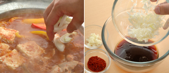 野菜を加えて煮て、柔らかくなるまで煮る。たれの材料を混ぜ合わせ、器に入れる。全体に火が通ったら火を弱め、食卓で煮ながら食べる。好みでたれを加え、辛さを調整する。