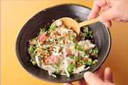 食べるときには、全ての具を粘り気が出るまでよく混ぜたほうがおいしくなります。