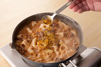 ひと煮立ちしたらAを加えてよく混ぜる。再び煮立ったら1～2分煮て火を止める。