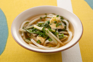しめはやっぱりうどん。だし汁に、めんつゆやポン酢じょうゆを入れて、お好みの味加減にして下さい。