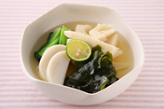 かまぼこ、小松菜を入れて煮浸しにするのもおすすめです。