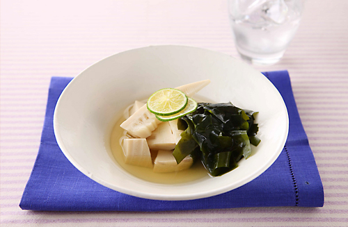 たけのことワカメのだし煮