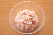 むきえびのかわりに、かにのほぐし身でも作れます。フレーク状の缶詰でOKです。