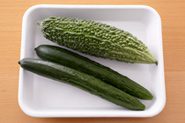 セロリ以外の野菜でもおいしく作れます。ゴーヤやきゅうりがおすすめ。ゴーヤは種とわたを取って薄切りに、きゅうりは食べやすい大きさの乱切りなどにして和えます。