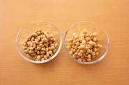 枝豆の他には、大豆やひよこ豆の水煮でもOKです。さっと洗って水気をきってからあえましょう。