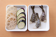 ジョンの素材は野菜や魚介など何でもOKです。ポイントは、火が通りやすいように素材を薄くすること。形も揃えると、盛り付けで並べたときに見た目もきれいに仕上がります。