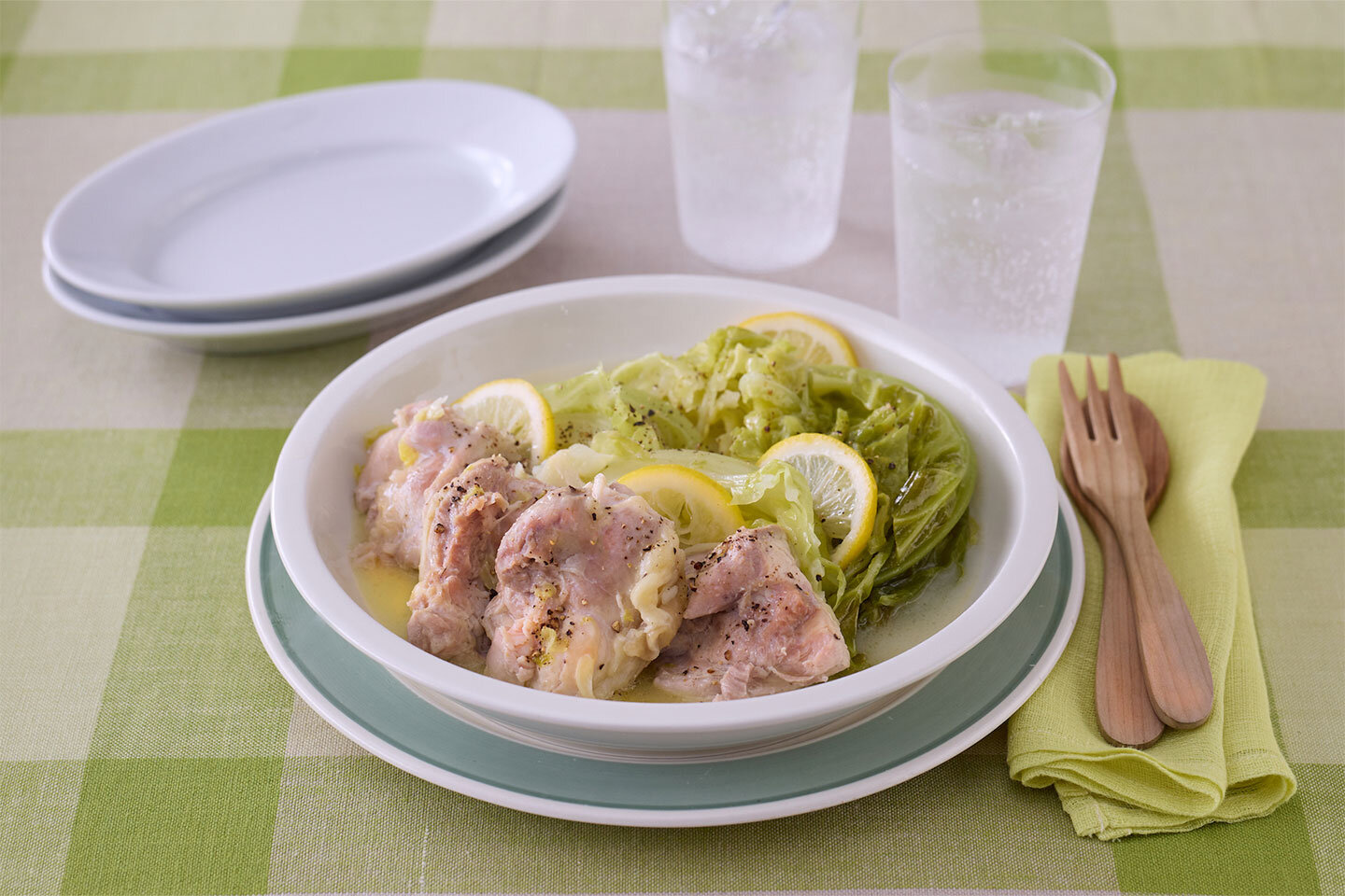 春キャベツと鶏肉の塩バター煮