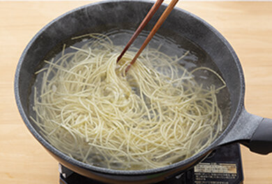 中華そばを6分茹でる。